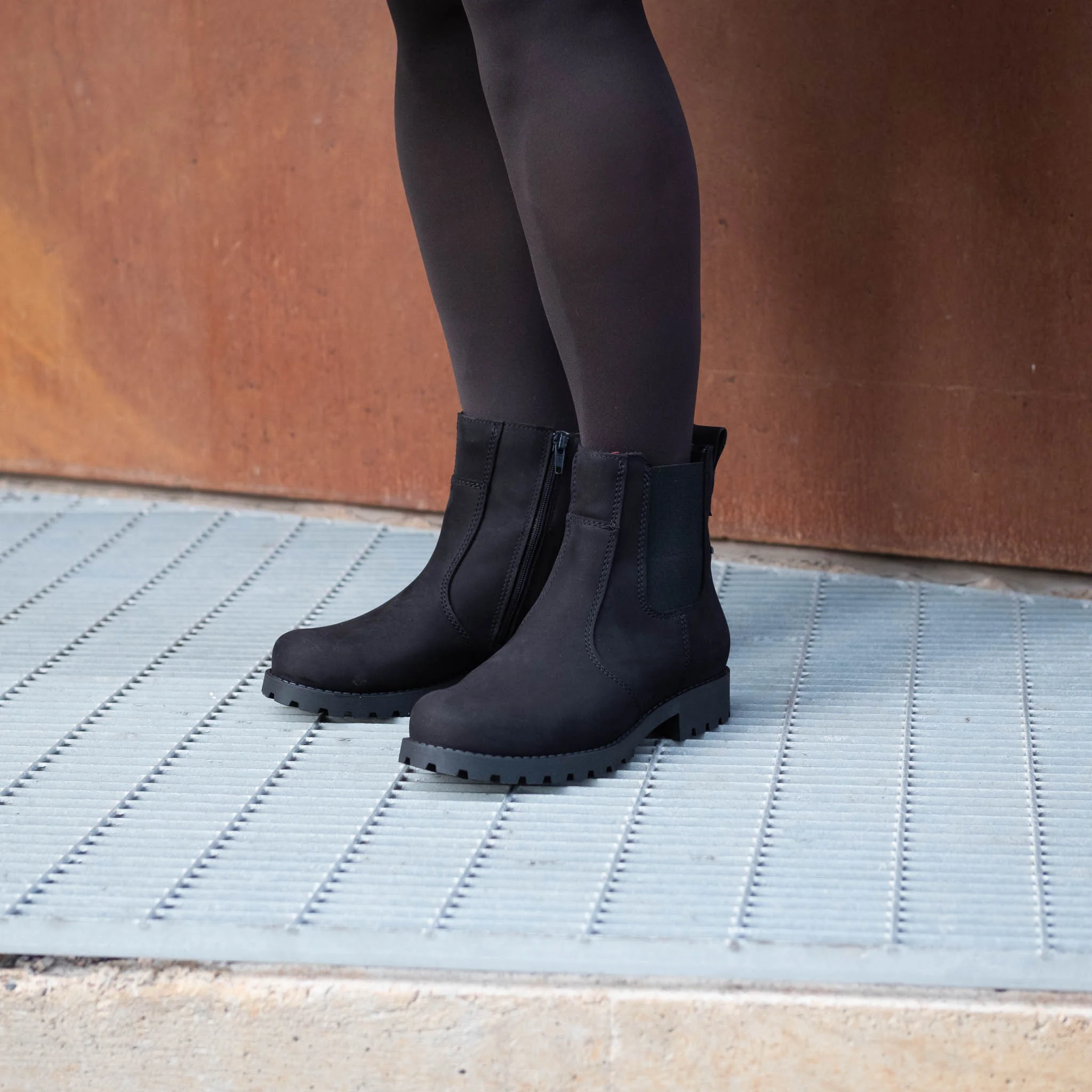 AAVA Women's GORE-TEX® Chelsea boots - Image 10