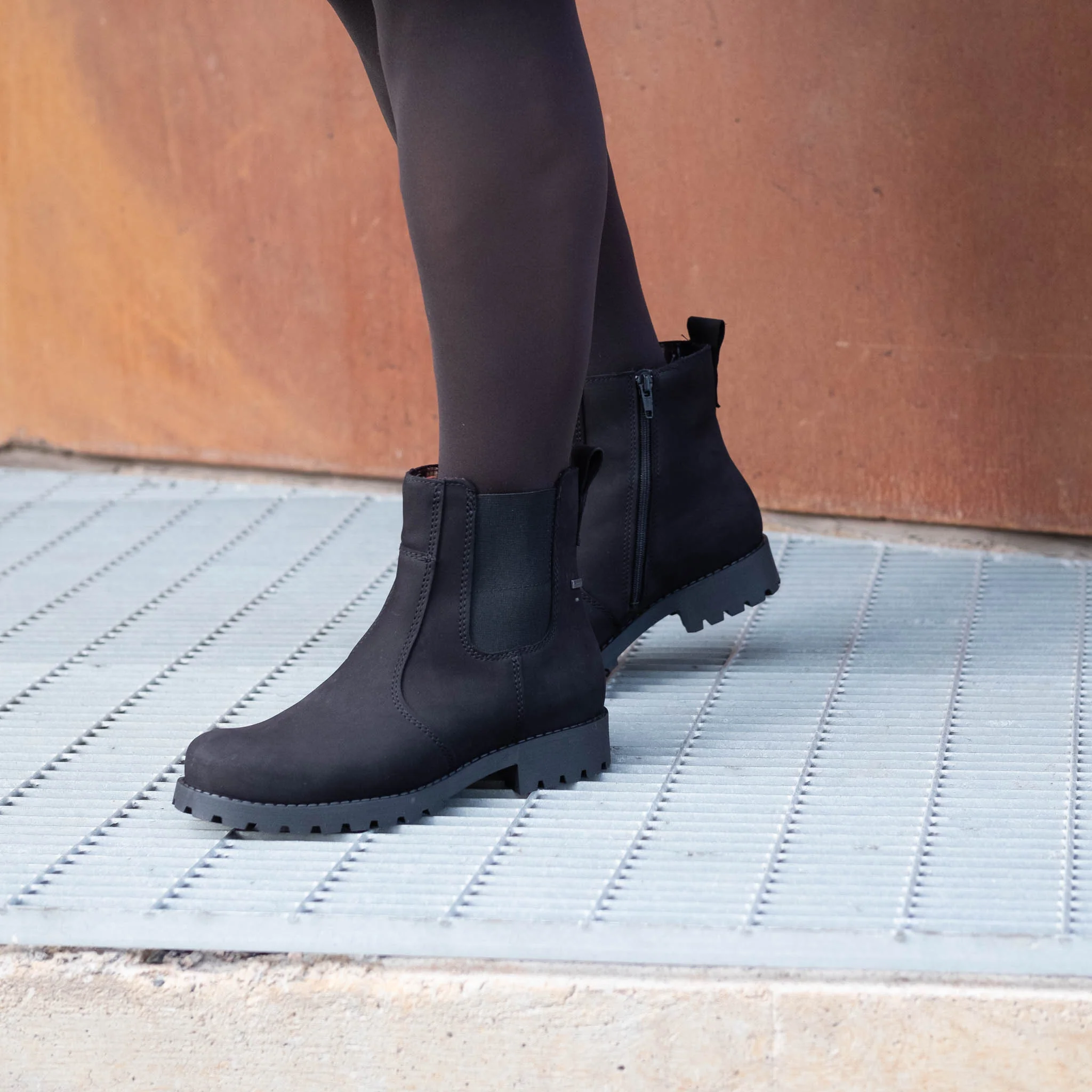 AAVA Women's GORE-TEX® Chelsea boots - Image 9